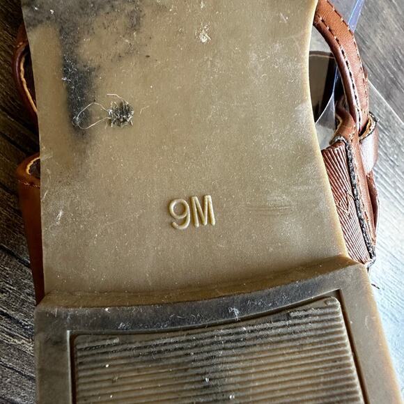 Guess Size 9 Braided Thong Strap Sandal Brown and Gold Logo Vacation Everyday - Picture 7 of 9